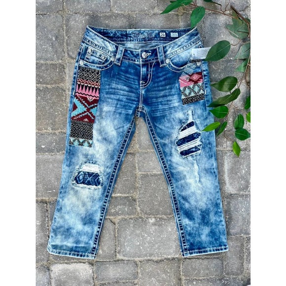 NWT Miss Me Signature low rise stretchy patchwork capri jeans size 26 - Picture 1 of 3